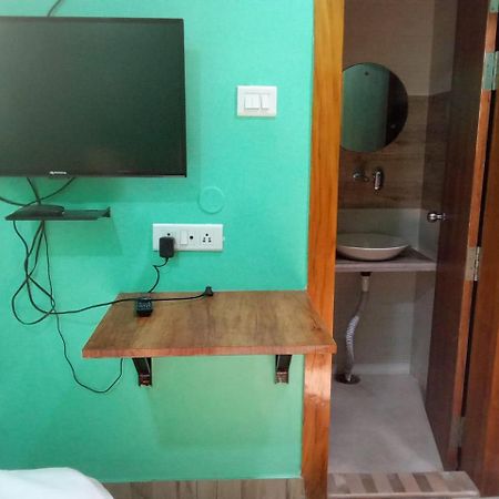Serenity Inn And Grill غاواهاتي المظهر الخارجي الصورة