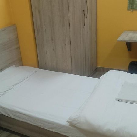 Serenity Inn And Grill غاواهاتي المظهر الخارجي الصورة