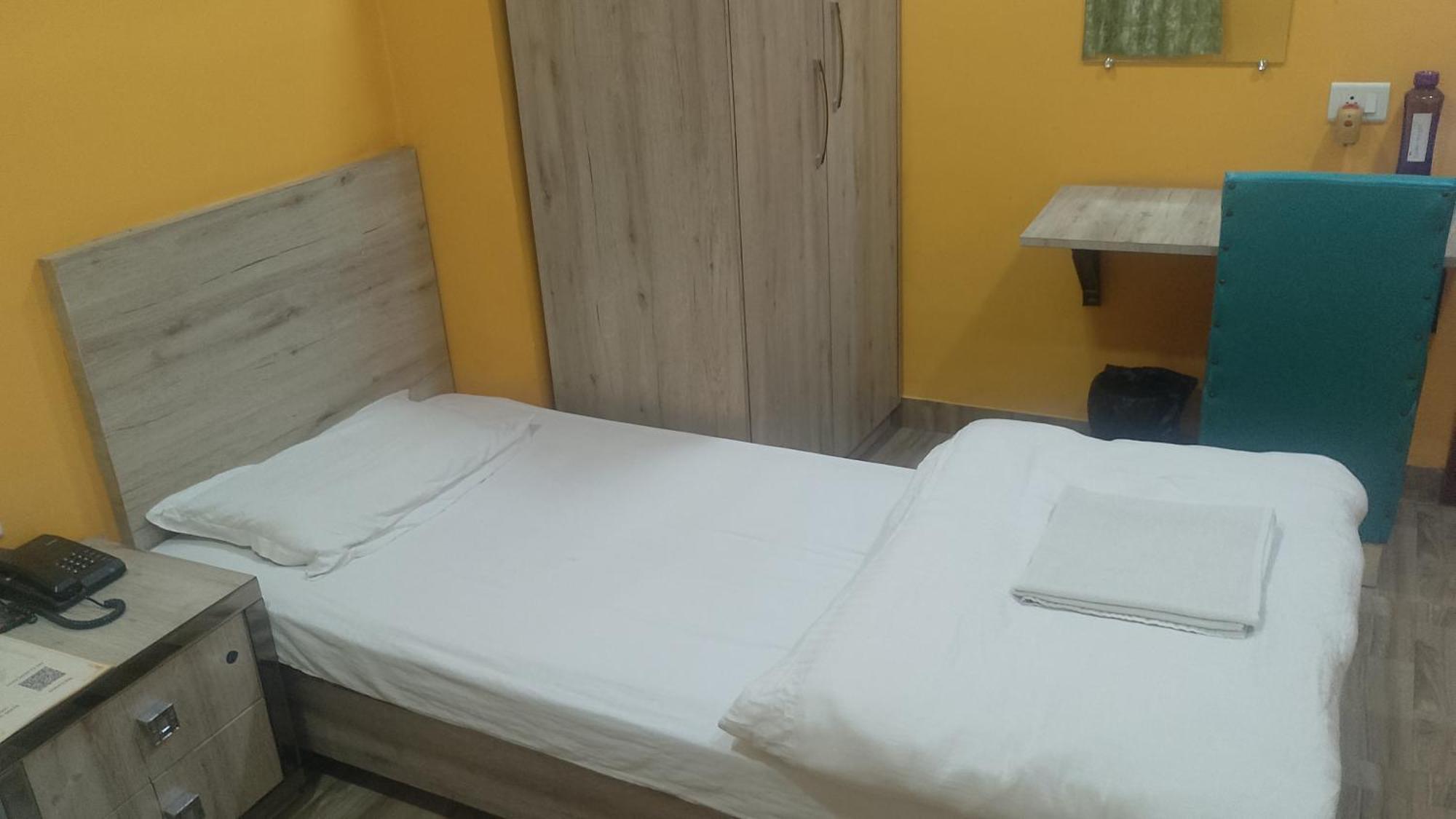 Serenity Inn And Grill غاواهاتي المظهر الخارجي الصورة